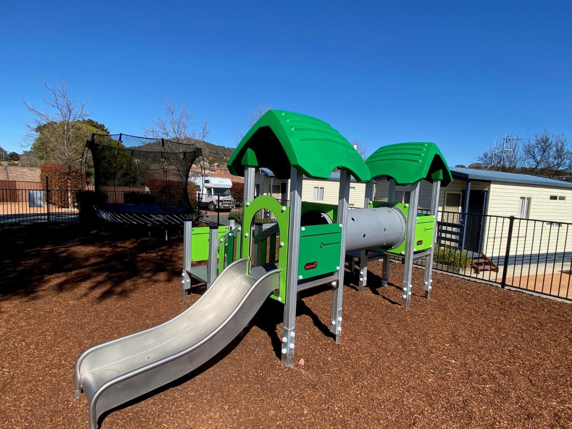 Hotel Crestview Tourist Park Queanbeyan Esterno foto