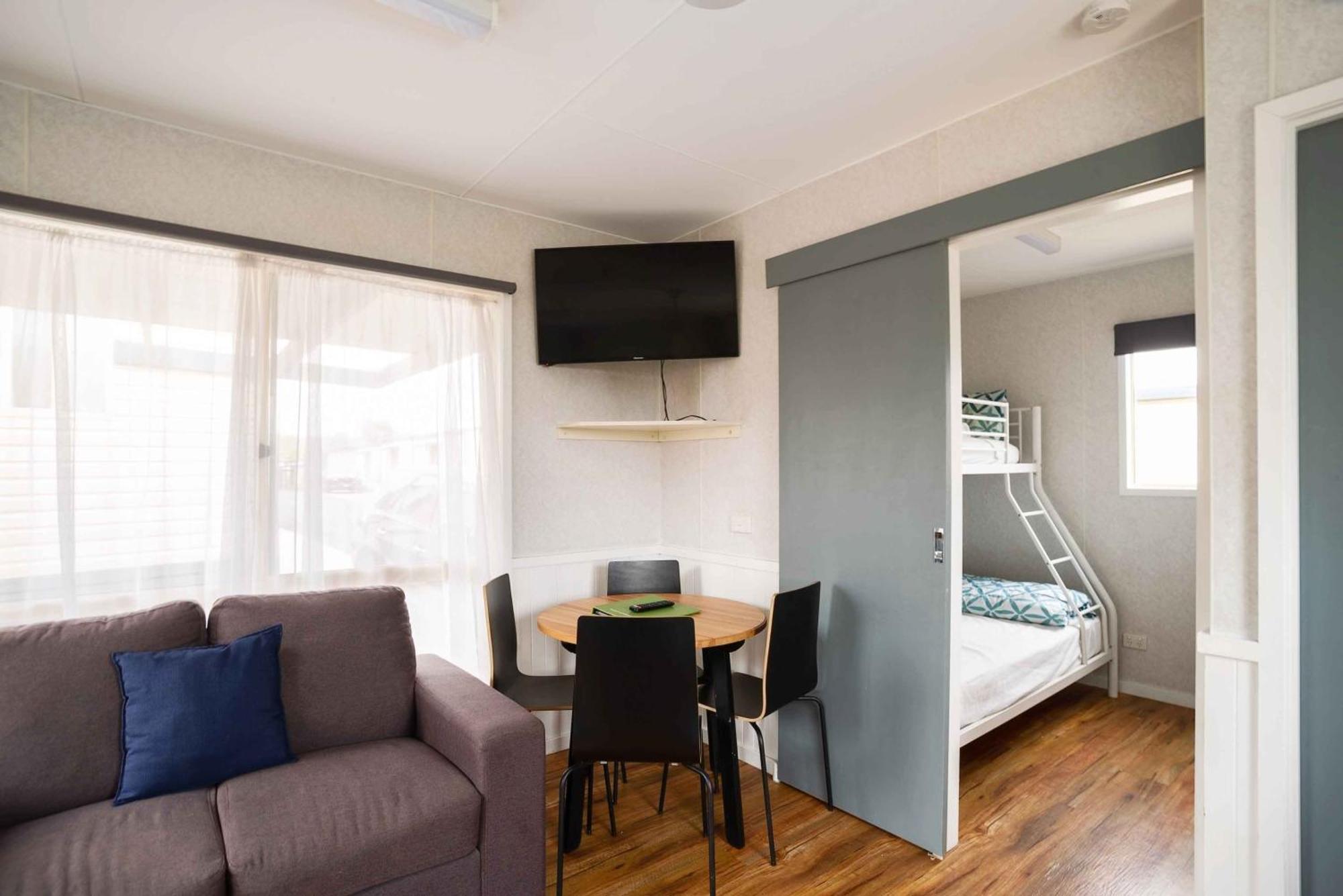 Hotel Crestview Tourist Park Queanbeyan Esterno foto