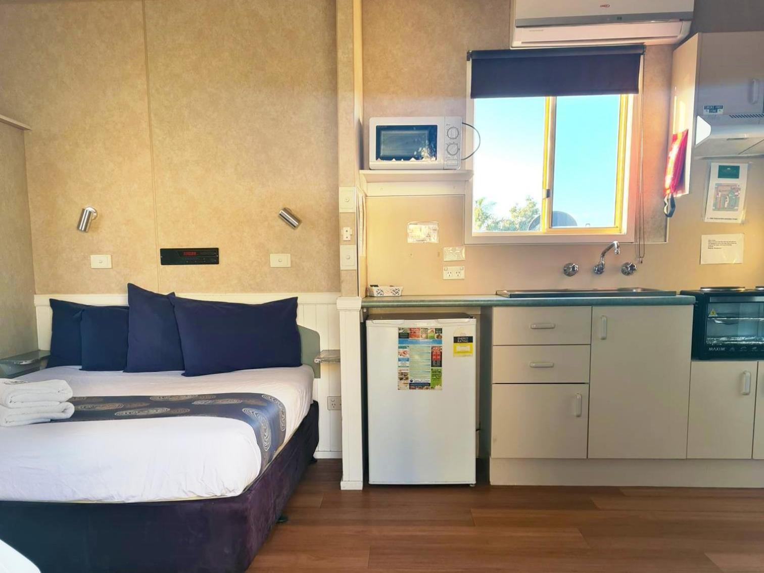 Hotel Crestview Tourist Park Queanbeyan Esterno foto