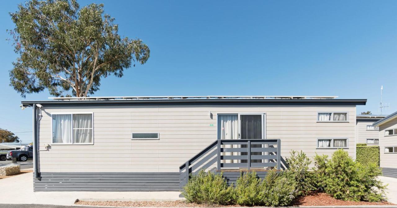 Hotel Crestview Tourist Park Queanbeyan Esterno foto