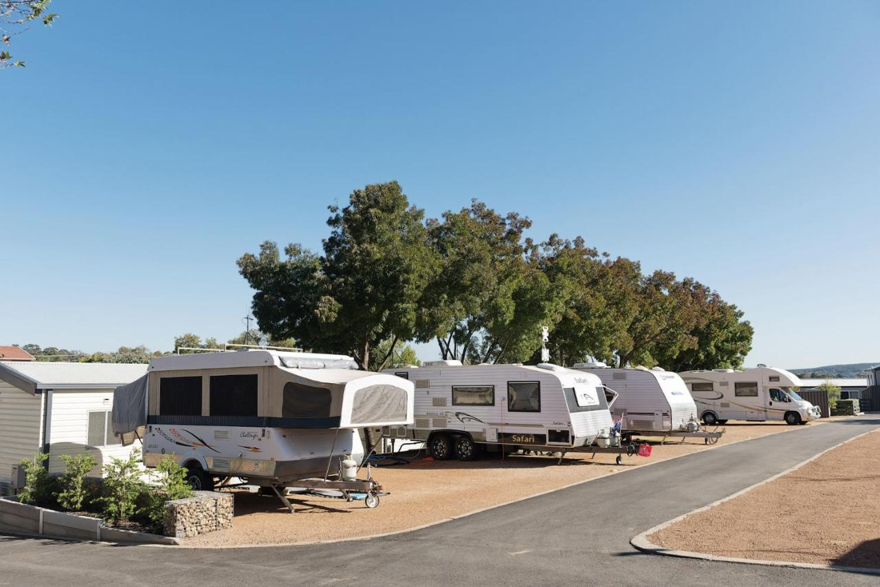Hotel Crestview Tourist Park Queanbeyan Esterno foto