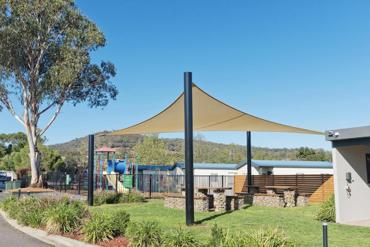 Hotel Crestview Tourist Park Queanbeyan Esterno foto