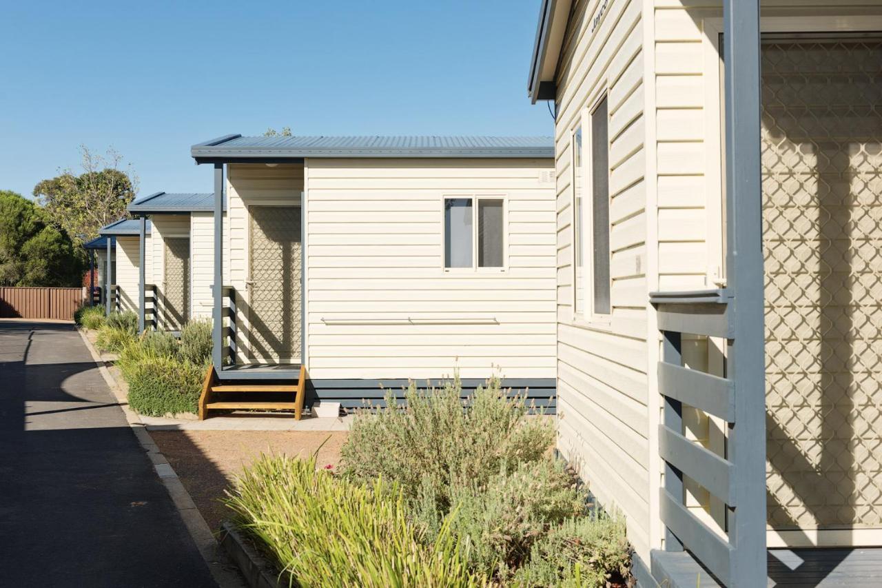 Hotel Crestview Tourist Park Queanbeyan Esterno foto
