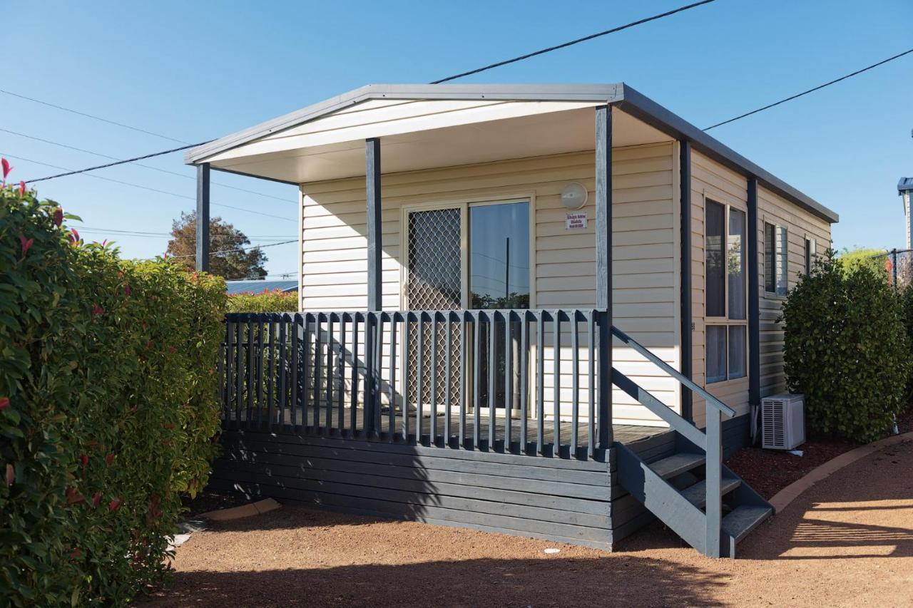Hotel Crestview Tourist Park Queanbeyan Esterno foto