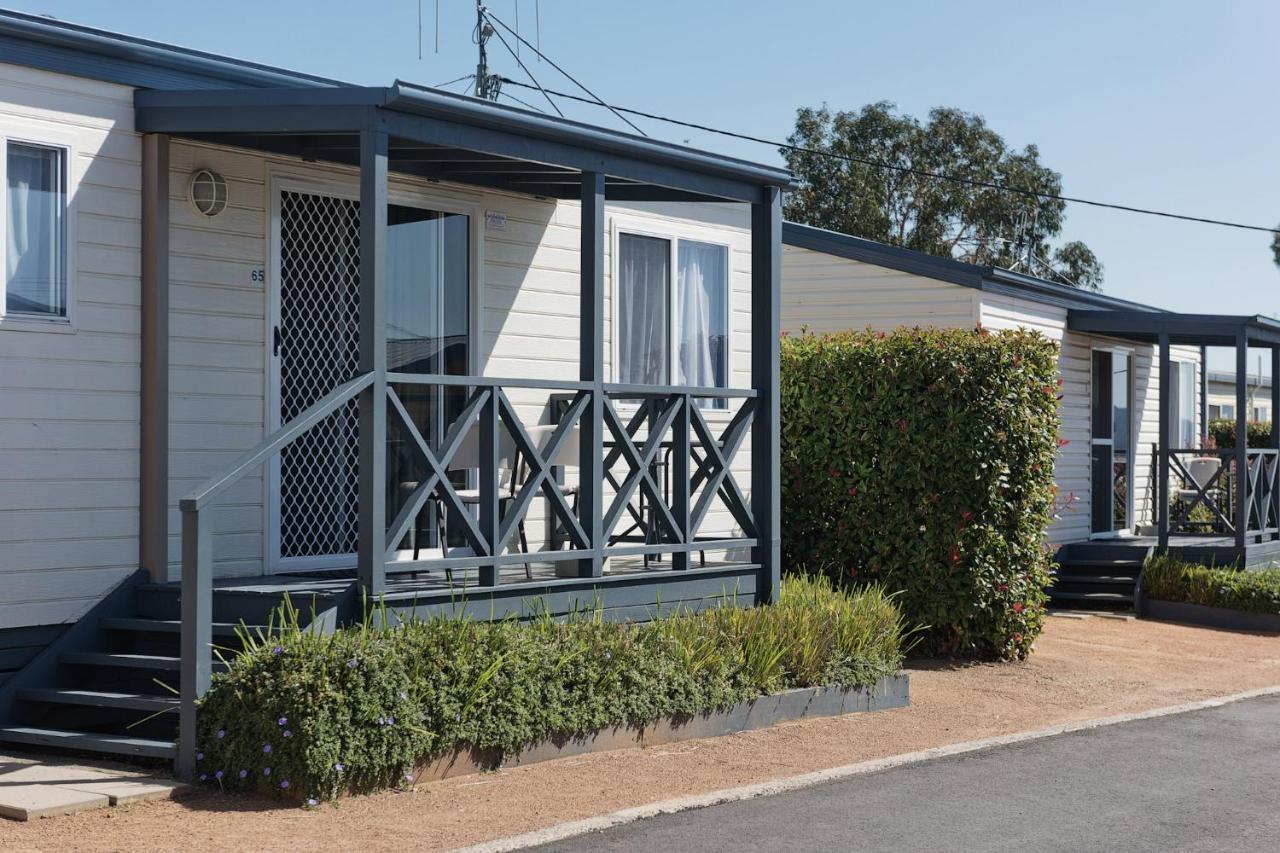 Hotel Crestview Tourist Park Queanbeyan Esterno foto