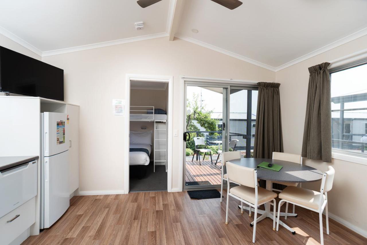 Hotel Crestview Tourist Park Queanbeyan Esterno foto