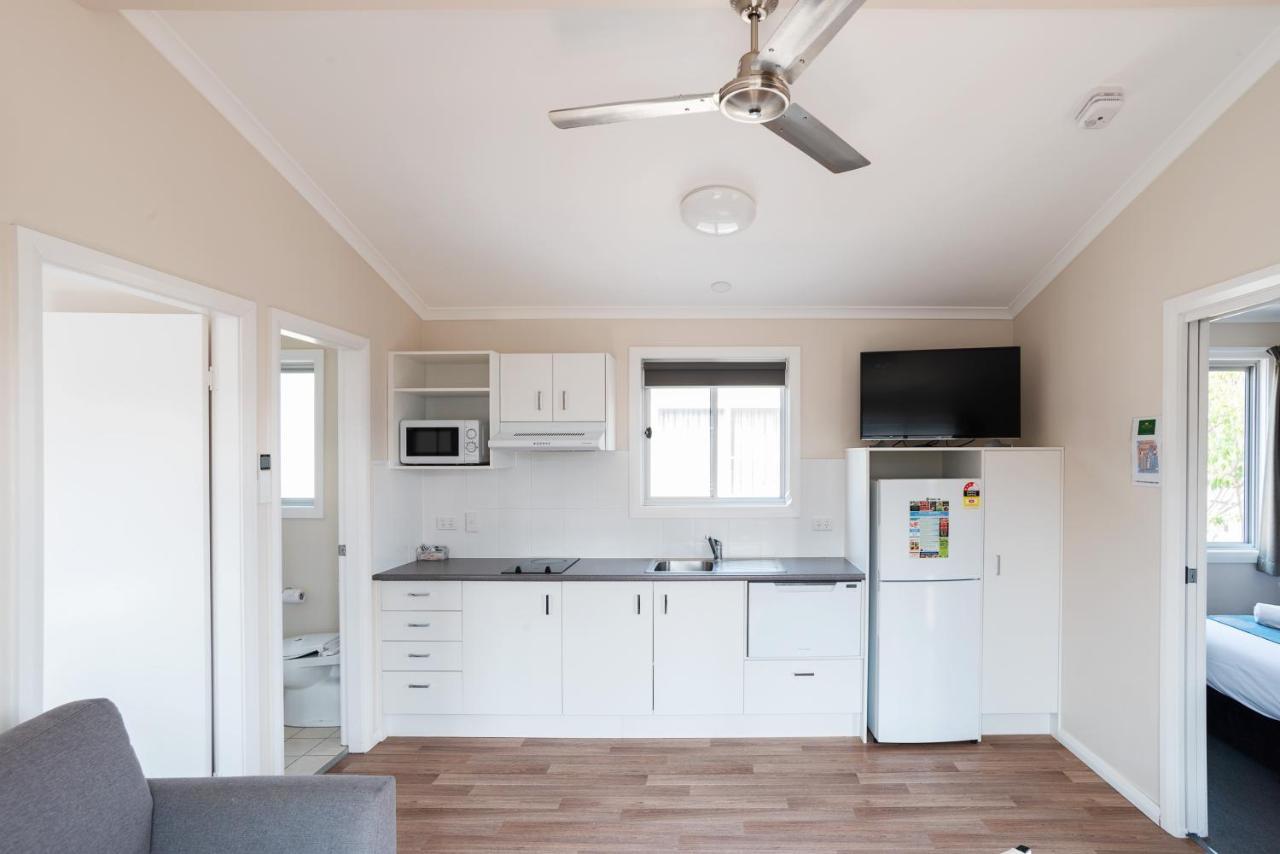 Hotel Crestview Tourist Park Queanbeyan Esterno foto