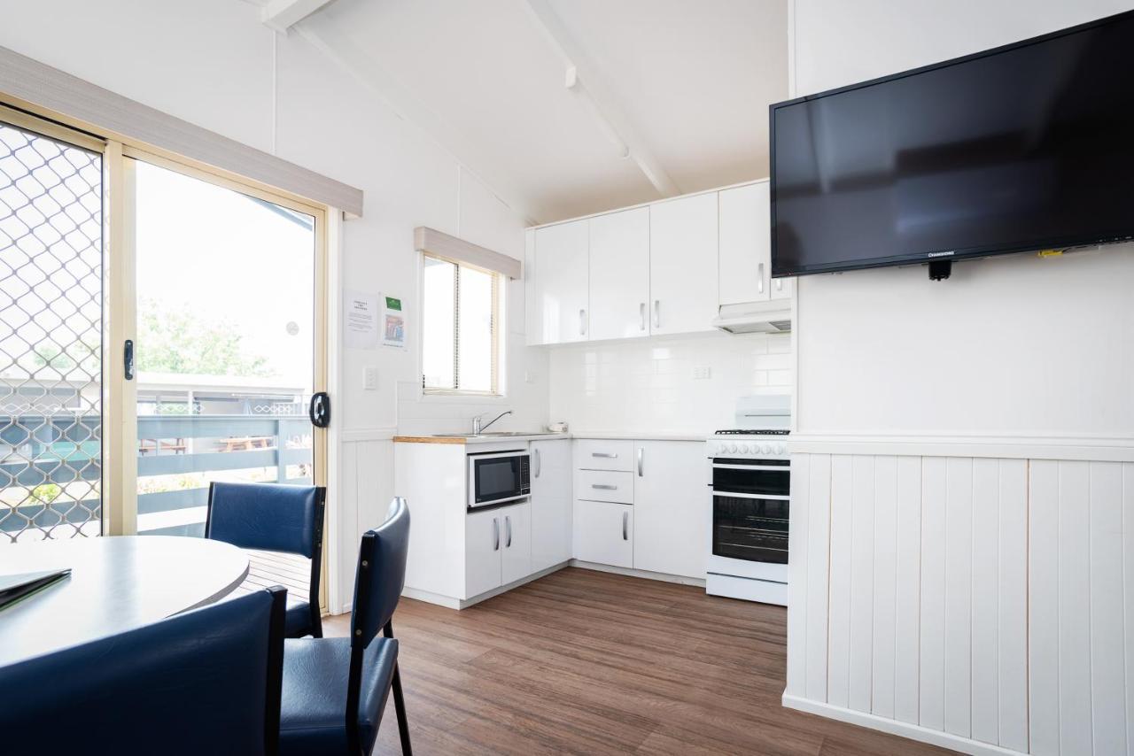 Hotel Crestview Tourist Park Queanbeyan Esterno foto